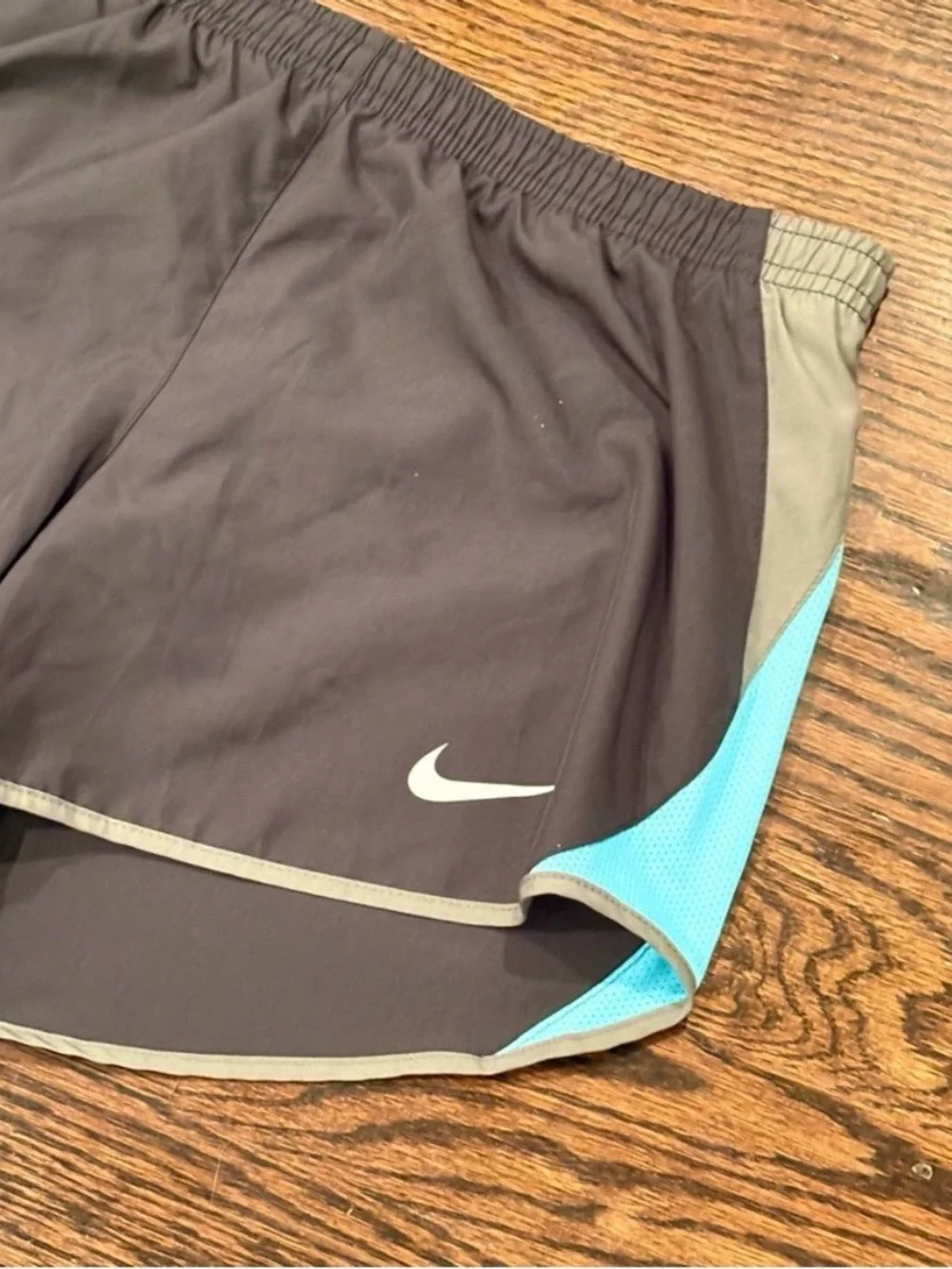 Nike Dri-Fit Women’s Tempo Running Shorts Size S Gray Turquoise Blue Mesh